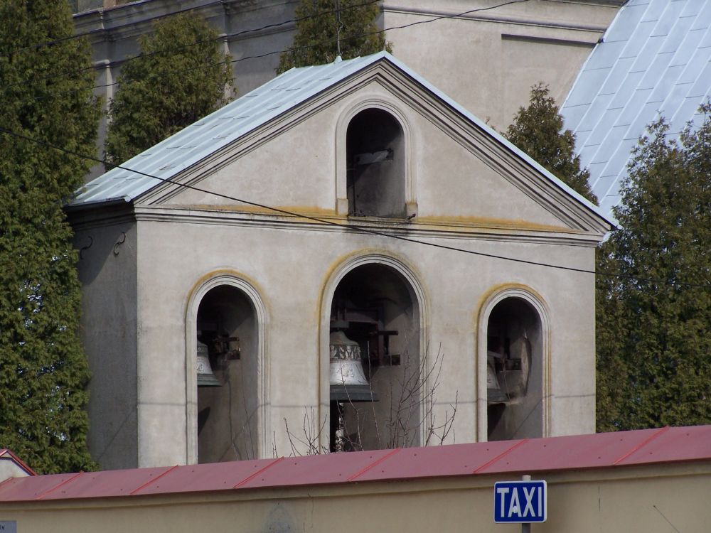 Widawa - kościół pw. Podwyższenia Krzyża Świętego z 1678 roku (dzwonnica)